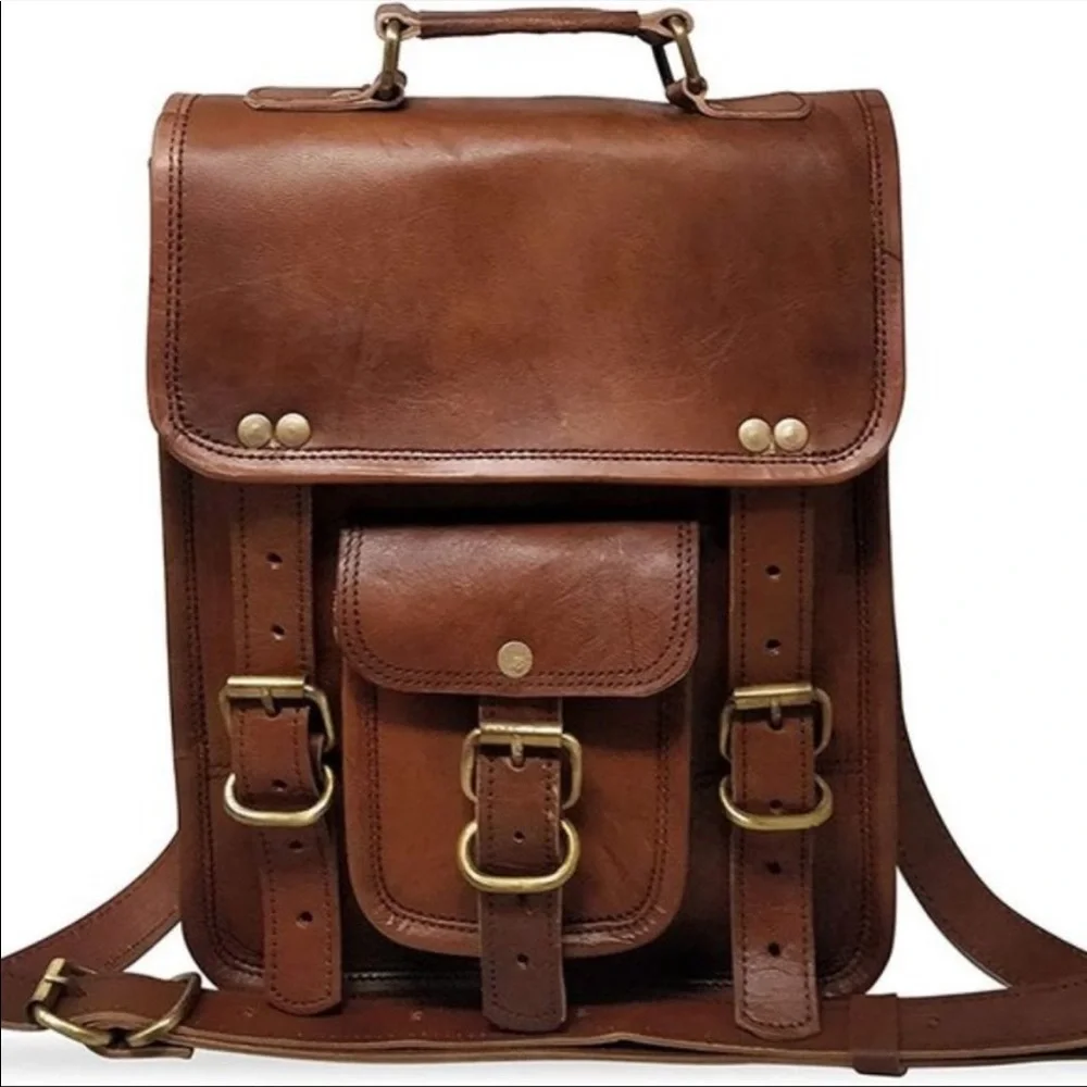 - Men’s Small Leather Messenger Bag Brown *NEW*